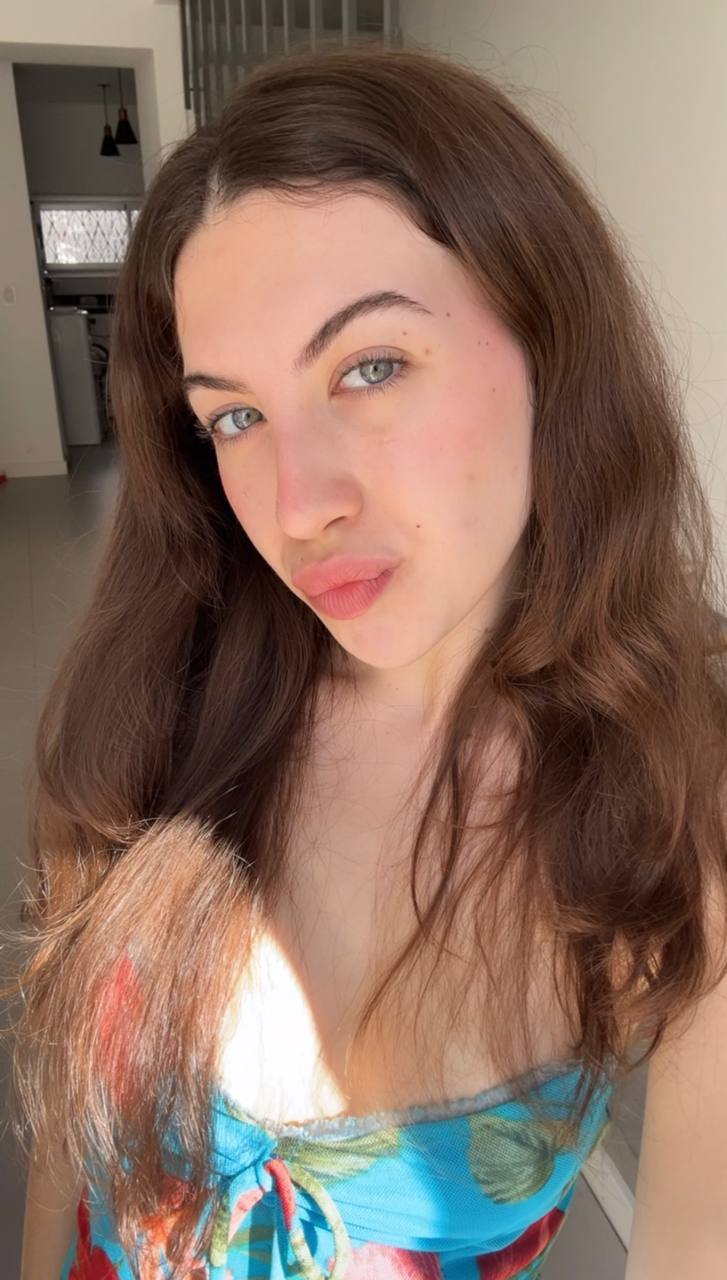 Nude girl Amber in Banbu