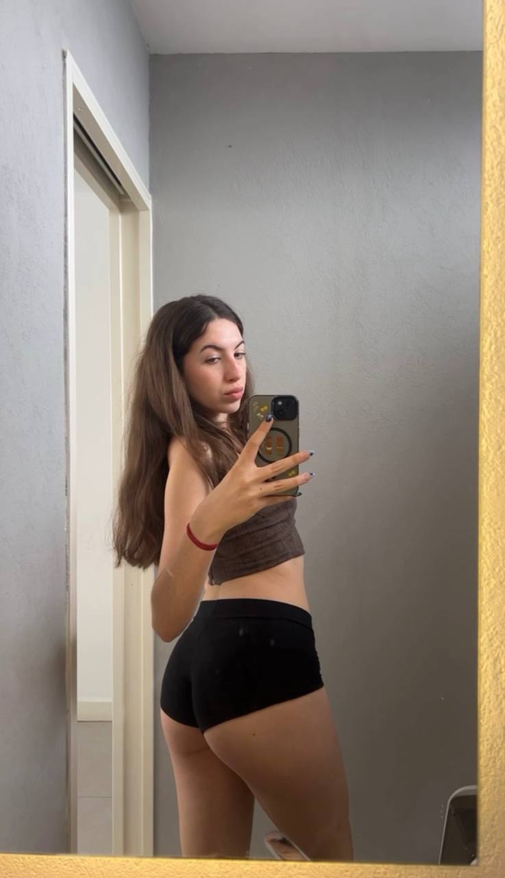 Amber in her underwear in Banbu