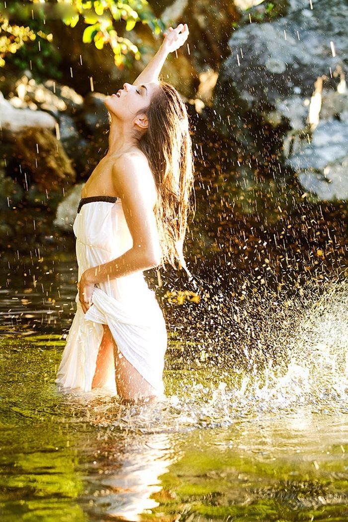 Marie Avgeropoulos in Banbu