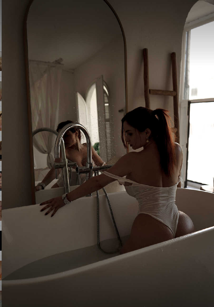 A playful frame from Miranda Faith nude — online in Banbu