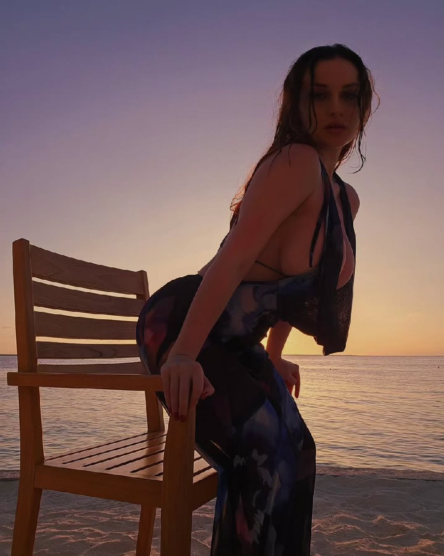 Sexy girl Miranda Faith nude in Banbu