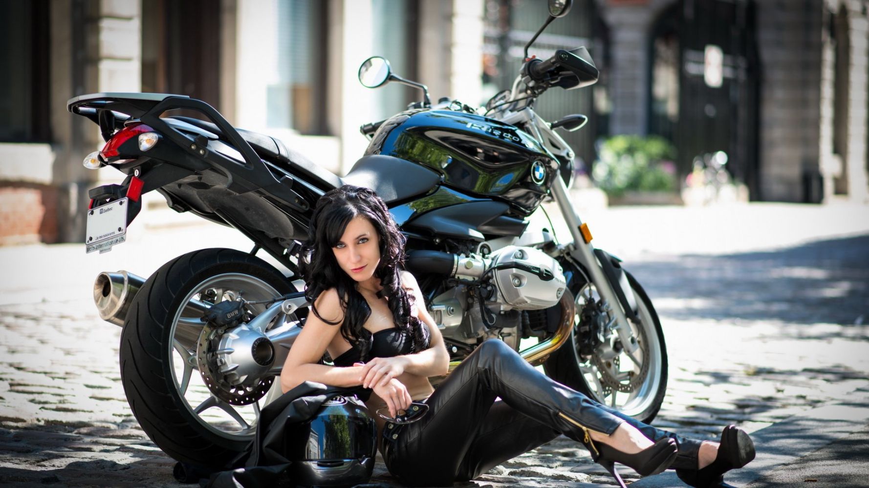 European women on bikes in Banbu