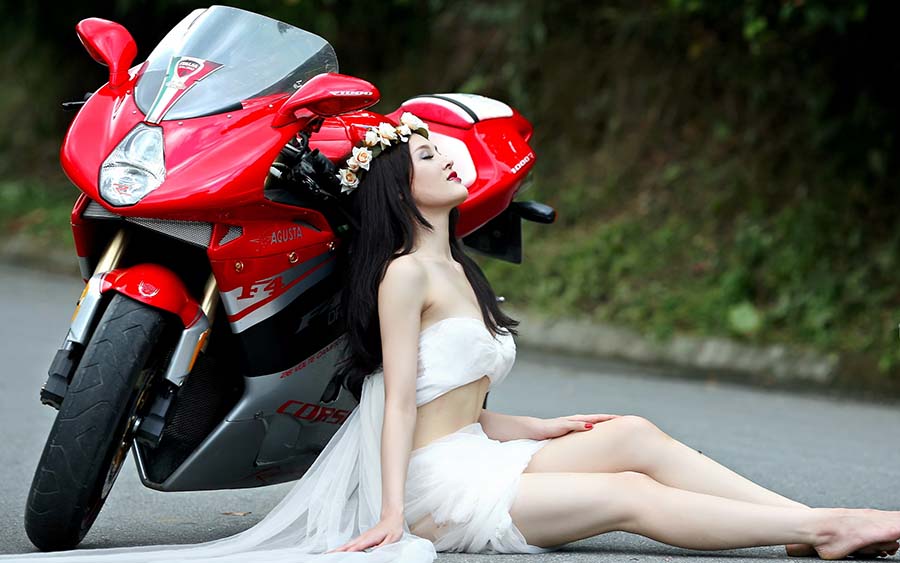 Beautiful girls and motorcycles in Banbu