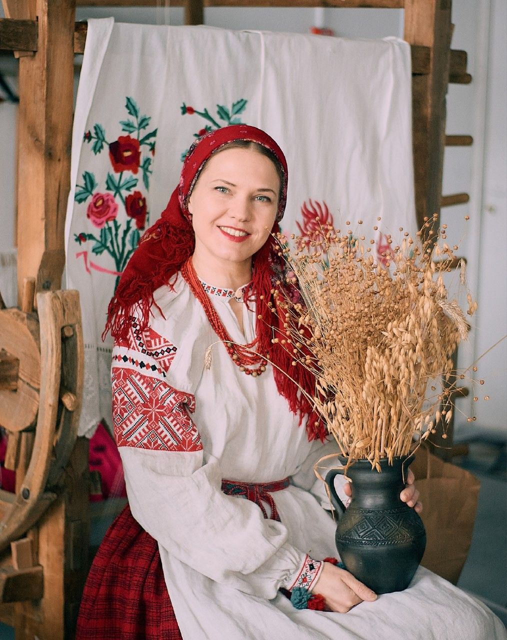 Women in Slavic costumes in Banbu