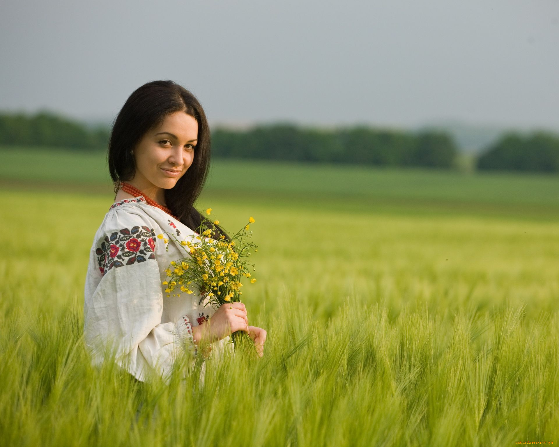 Women in Slavic costumes in Banbu