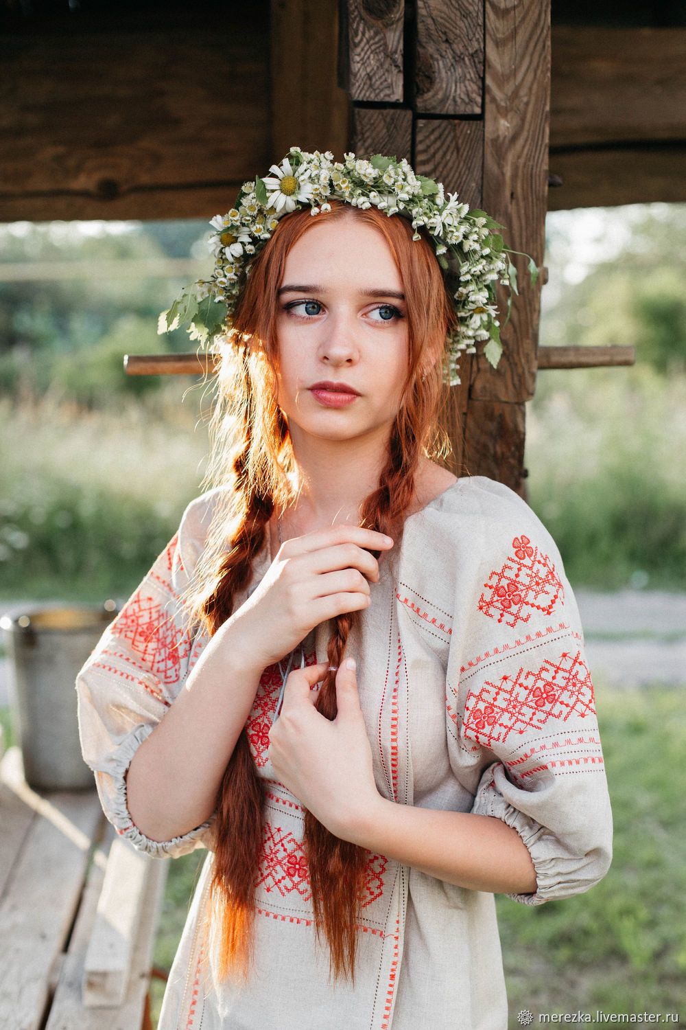 Girls in Slavic costumes in Banbu