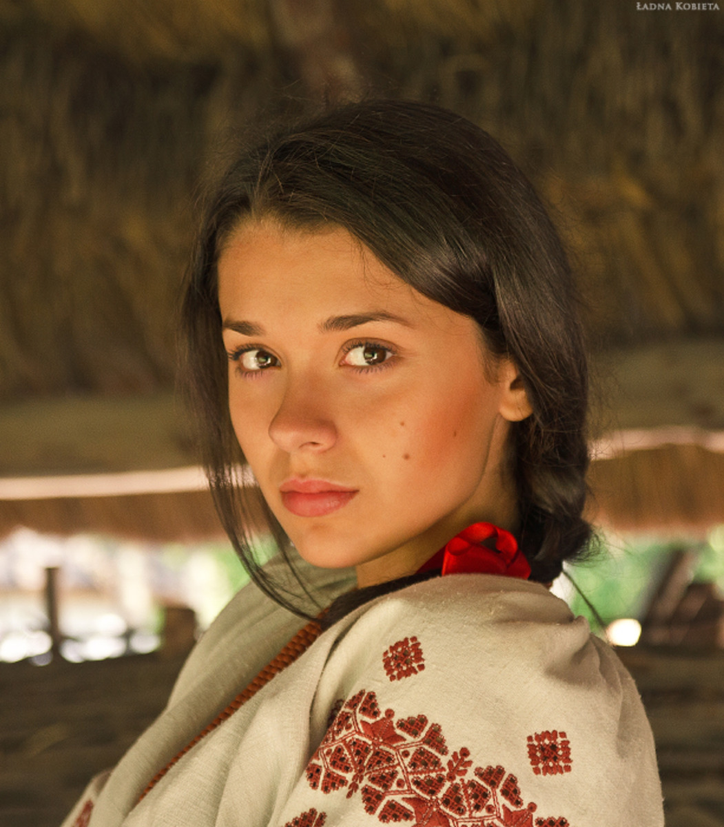Girls in Slavic costumes in Banbu