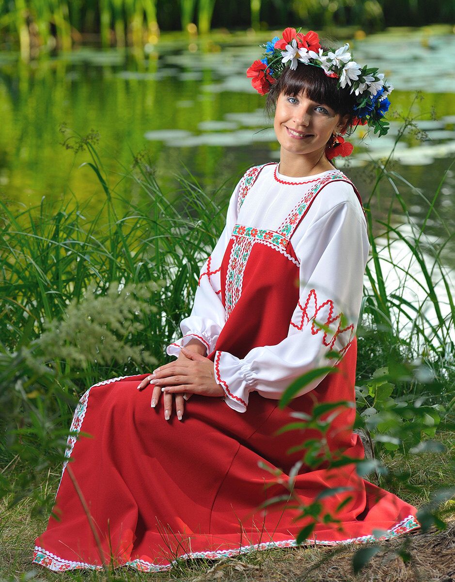 Beautiful girl Girls in Slavic costumes in Banbu