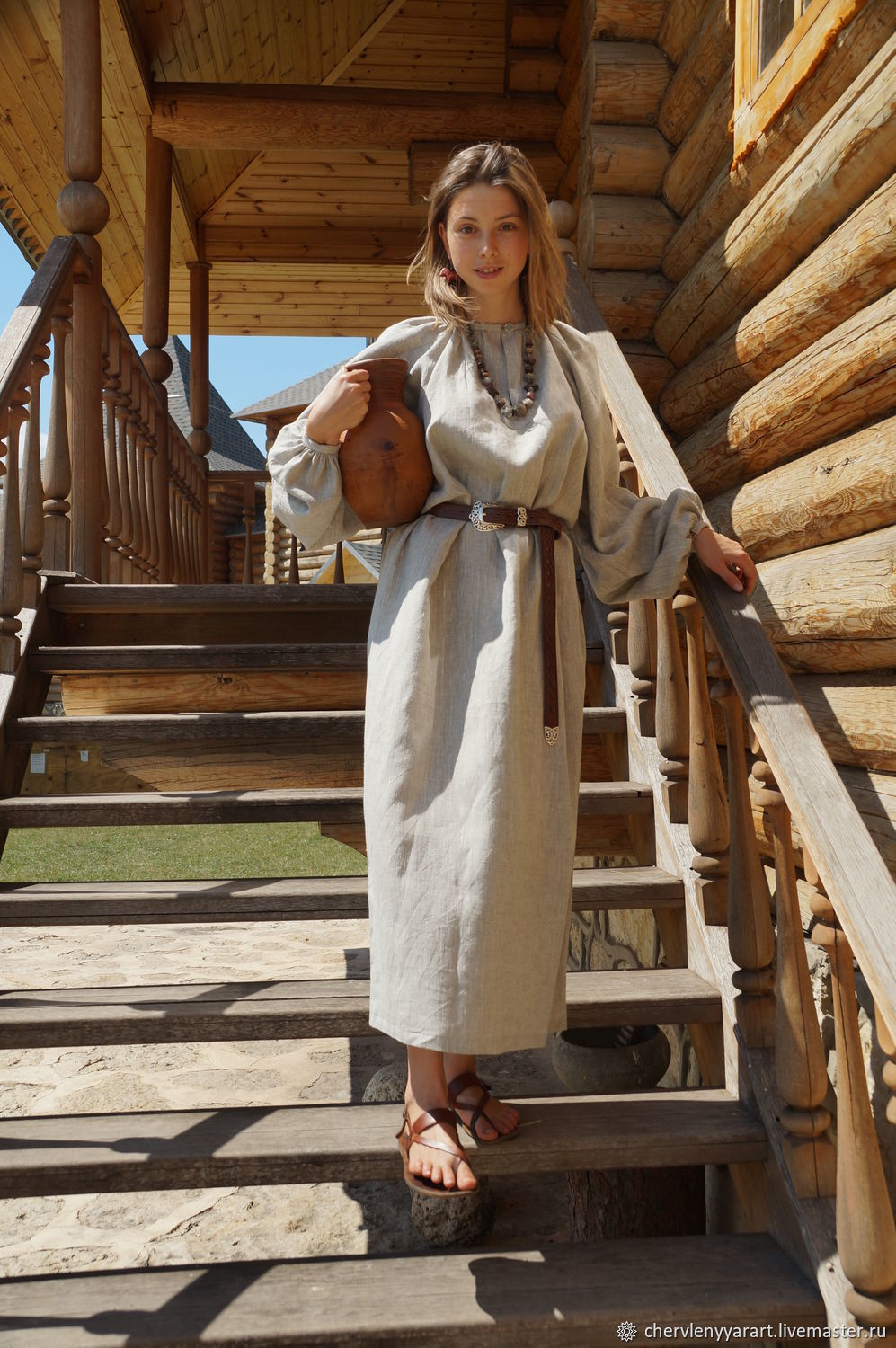 Girls in Slavic costumes in Banbu