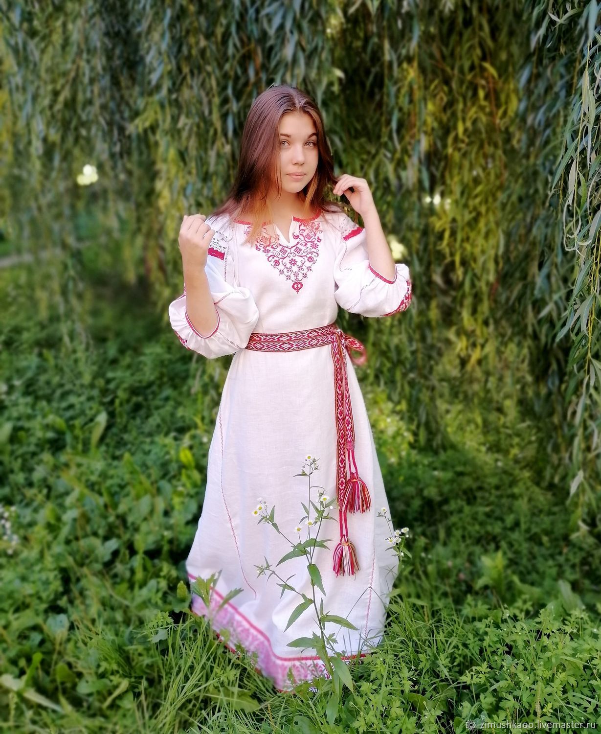 Girl Girls in Slavic costumes in Banbu