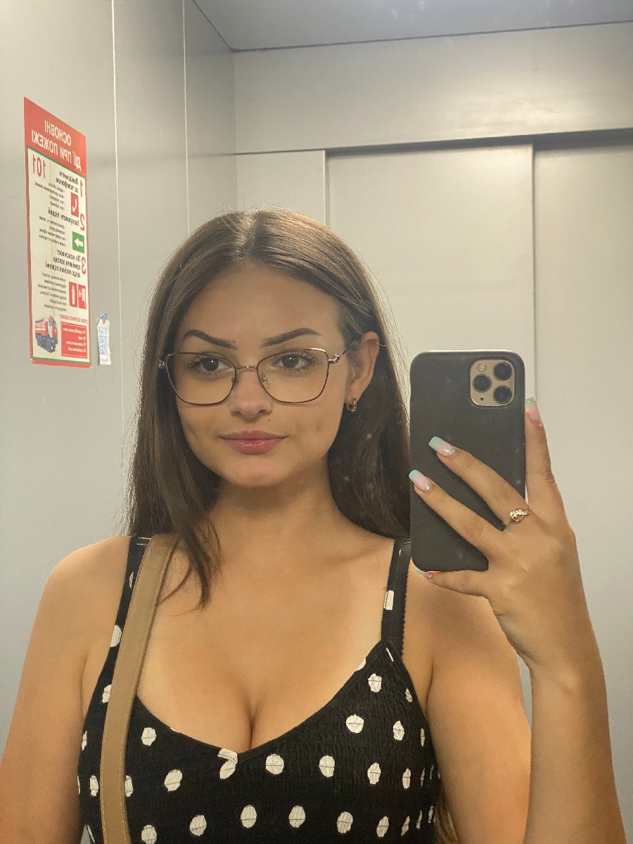 Sexy model Stacy in Banbu