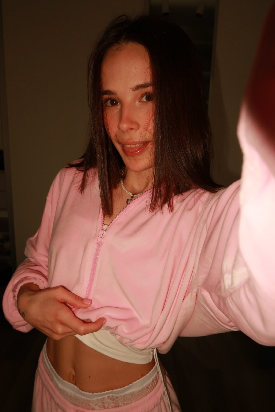 Tina brings the glow — live moments in Banbu