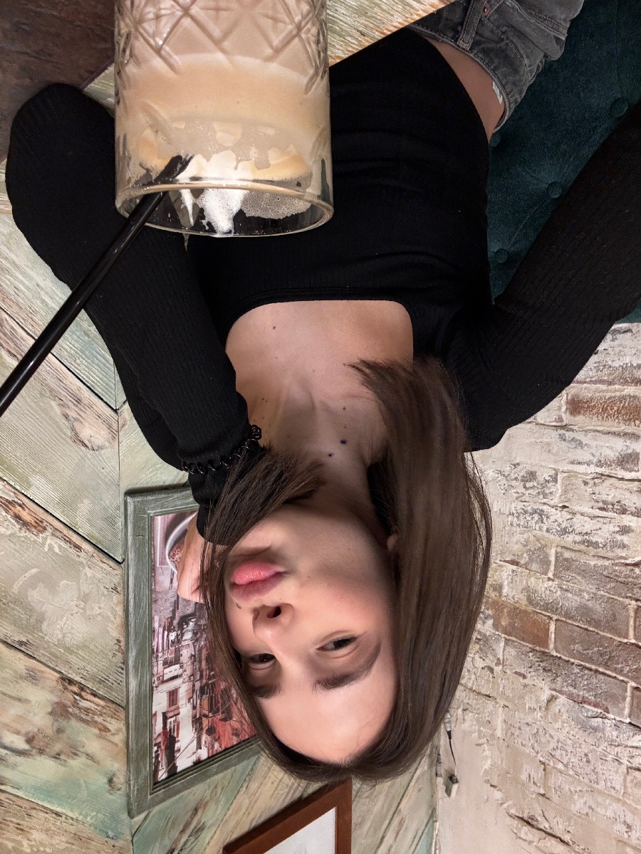 Fresh photos, fresh mood — Tina online in Banbu